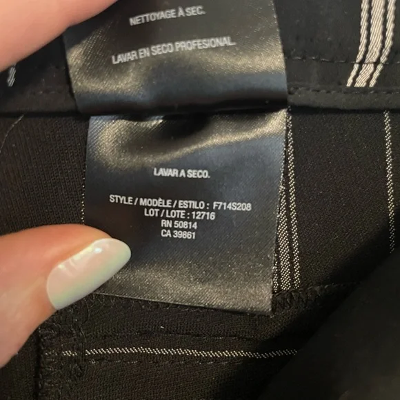 T Tahari Black Pinstripe Straight-Leg Trousers size 6 - Picture 6 of 8